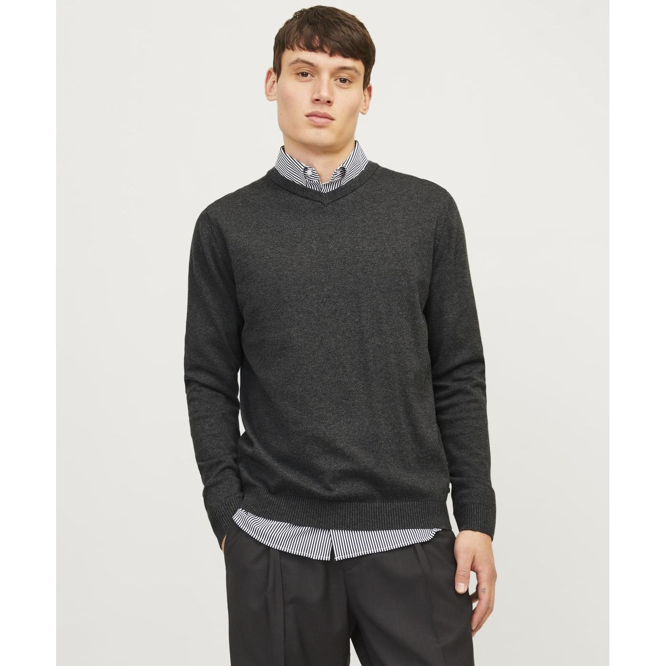 BASIC KNIT V-NECK